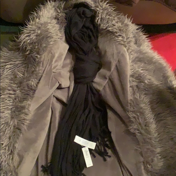 GAP Accessories - Black GAP Scarf 🧣 w/ fringe. NWT. GAP Accessories - Black GAP Scarf 🧣 w/ fringe. NWT.